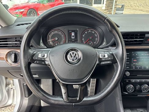 Used 2020 Volkswagen Passat 2.0T SEL FWD image 19