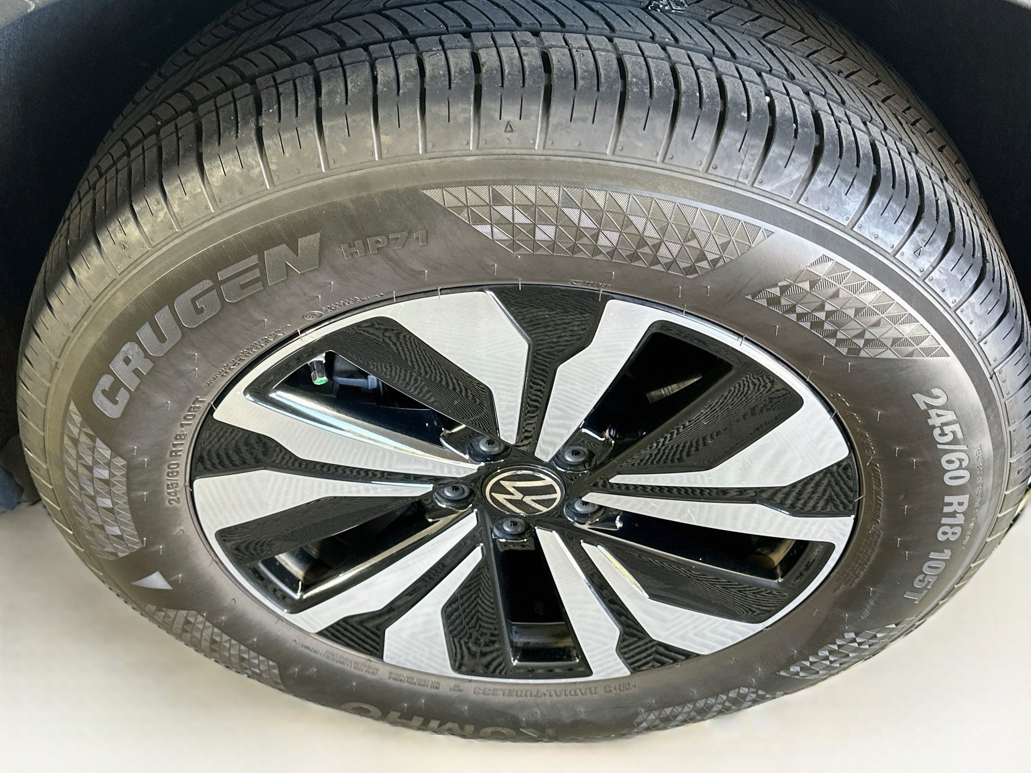 Used 2025 Volkswagen Atlas Cross Sport SE FWD image 11