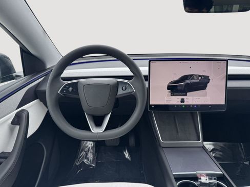 Used 2026 Tesla Model Y Long Range image 13