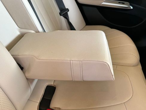 Used 2025 Mercedes-Benz E 350 4MATIC Sedan image 37