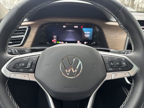 Used 2024 Volkswagen Atlas SE w/ Panoramic Sunroof Package image 10