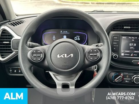 Used 2025 Kia Soul LX w/ LX Technology Package FWD image 28
