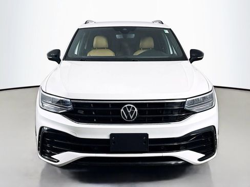 Used 2022 Volkswagen Tiguan SE R-Line image 2