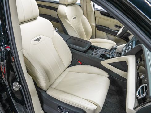 Used 2024 Bentley Bentayga Extended Wheelbase image 22