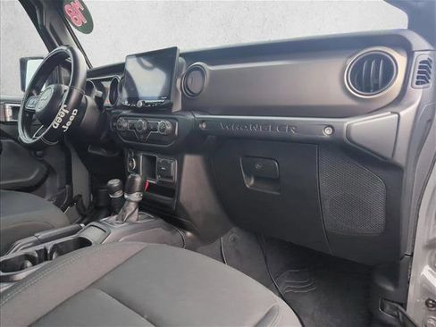 Used 2018 Jeep Wrangler Unlimited Sport image 26