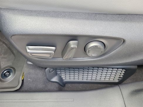 New 2026 Toyota Sienna XLE image 18