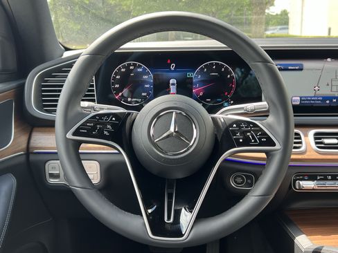 Certified 2025 Mercedes-Benz GLE 350 4MATIC image 18