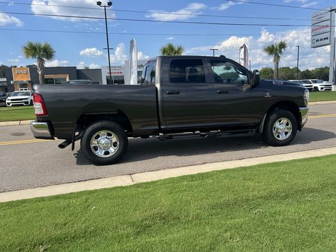 Used 2024 RAM 2500 Tradesman w/ Chrome Appearance Group AWD/4WD image 3