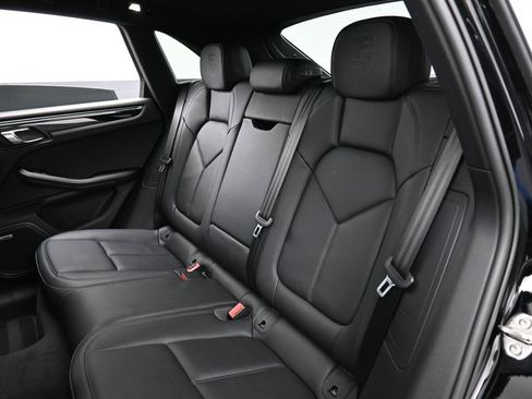 Certified 2022 Porsche Macan image 23