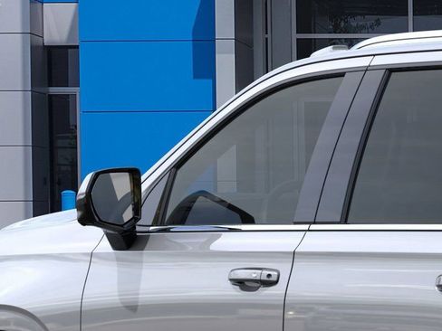 New 2026 Chevrolet Suburban LT image 13