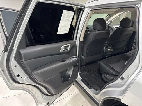 Used 2020 Nissan Pathfinder S FWD image 22