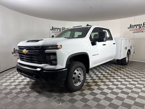 Used 2025 Chevrolet Silverado 3500 W/T image 1