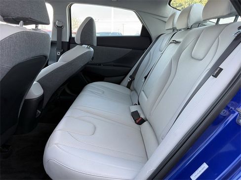 Used 2025 Hyundai Elantra Limited image 26