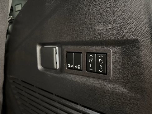 Used 2023 Chevrolet Tahoe High Country image 34