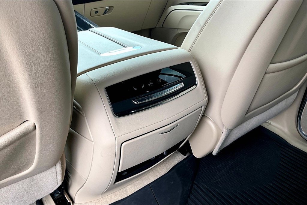 Used 2023 Cadillac Escalade Premium Luxury AWD/4WD image 31