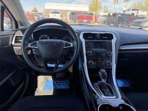 Used 2015 Ford Fusion SE image 23