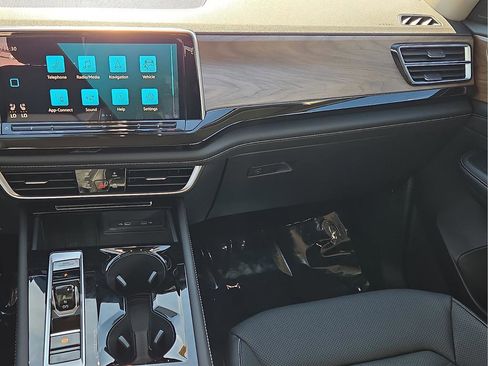 New 2026 Volkswagen Atlas SE image 15