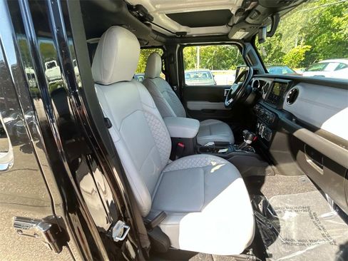 Used 2021 Jeep Gladiator Overland image 18