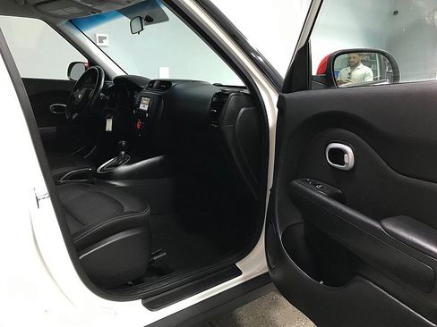Used 2017 Kia Soul + w/ Designer's Package FWD image 12