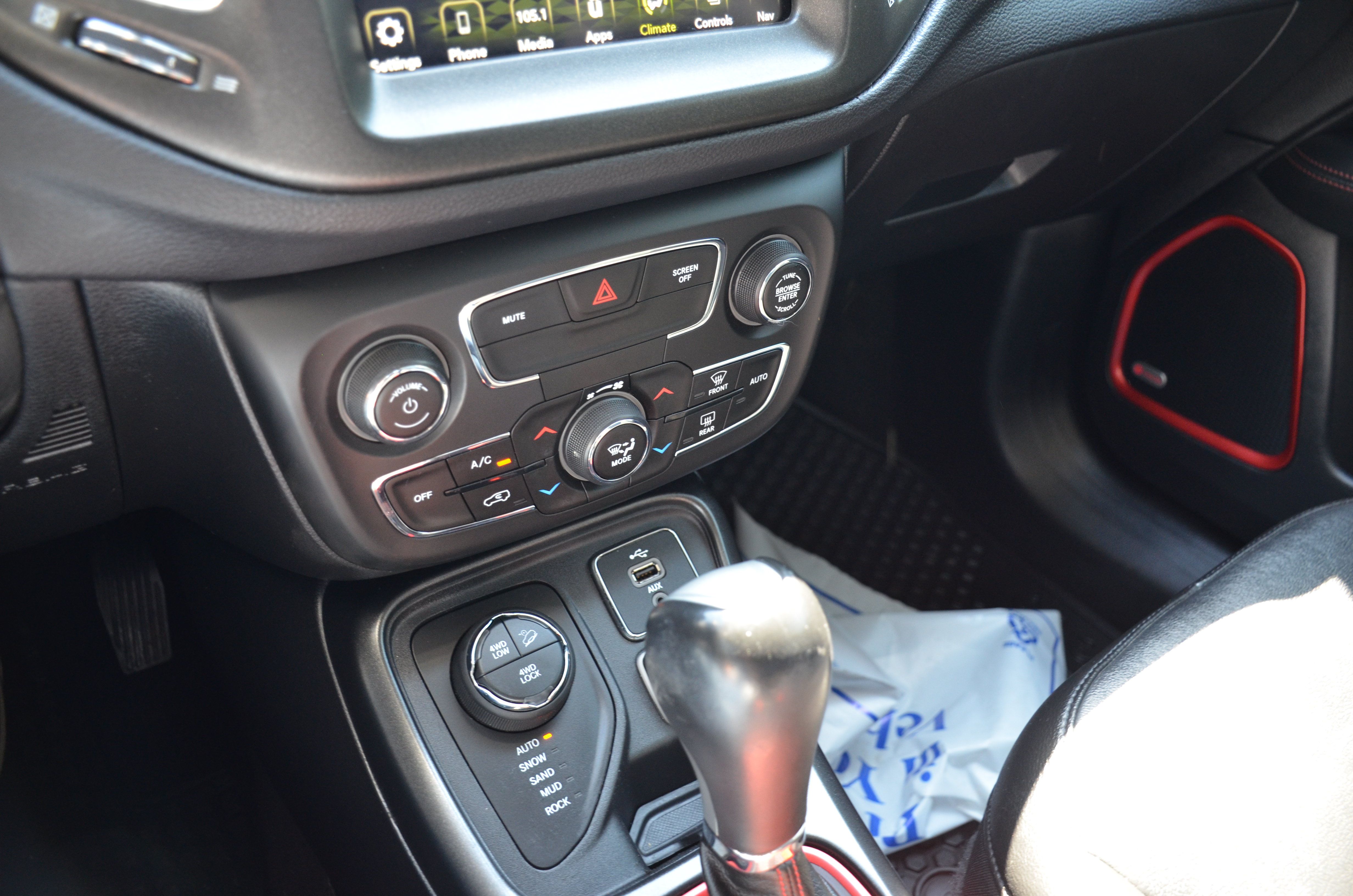 Used 2018 Jeep Compass Trailhawk w/ Navigation Group AWD/4WD image 14