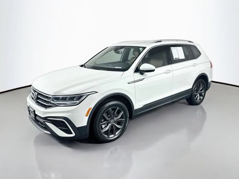 Used 2024 Volkswagen Tiguan SE AWD/4WD image 3
