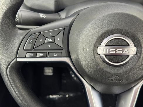 Used 2025 Nissan Leaf S image 19
