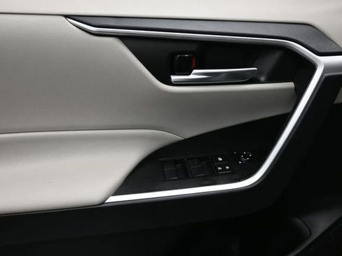 Used 2021 Toyota RAV4 XLE FWD image 12
