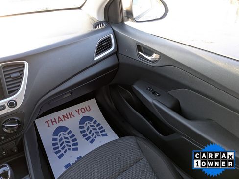 Used 2022 Hyundai Accent SE image 18