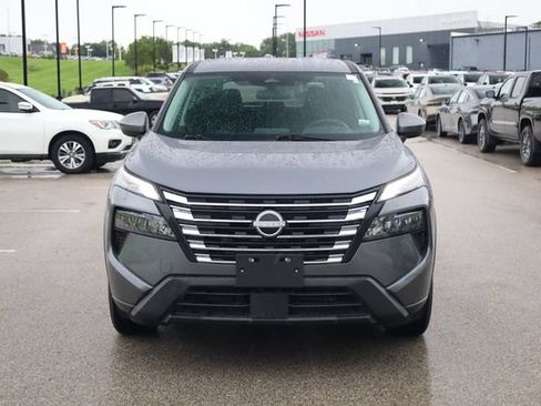 Used 2025 Nissan Rogue SV FWD image 2