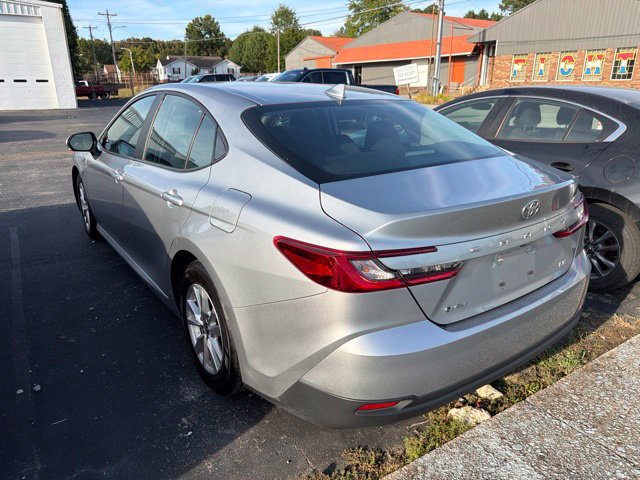 Used 2025 Toyota Camry LE FWD image 2