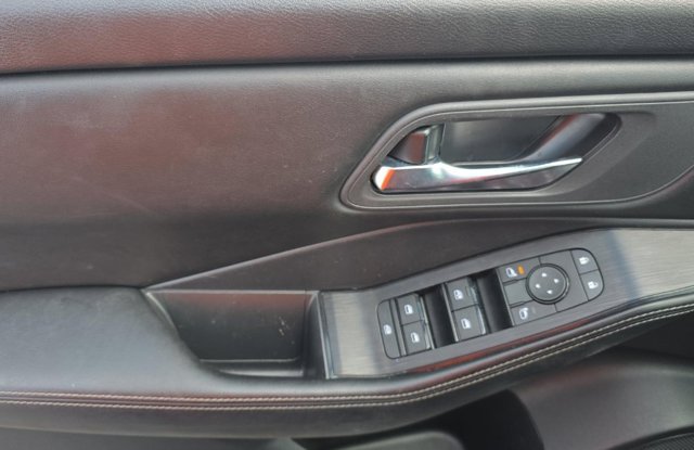 Used 2024 Nissan Rogue SV FWD image 6
