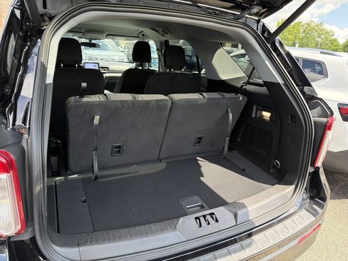 Used 2023 Ford Explorer XLT AWD/4WD image 25