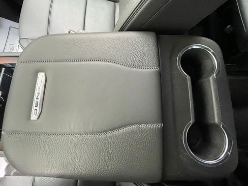 Used 2025 GMC Yukon XL Denali AWD/4WD image 17