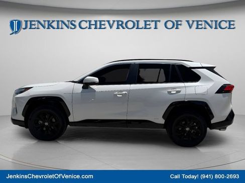Used 2022 Toyota RAV4 SE AWD/4WD image 9