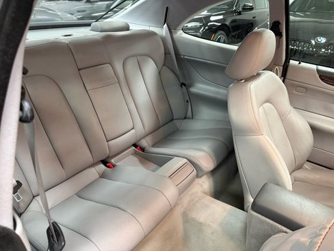 Used 2001 Mercedes-Benz CLK 320 Coupe image 14