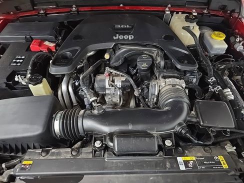 Used 2021 Jeep Wrangler Unlimited Islander image 12