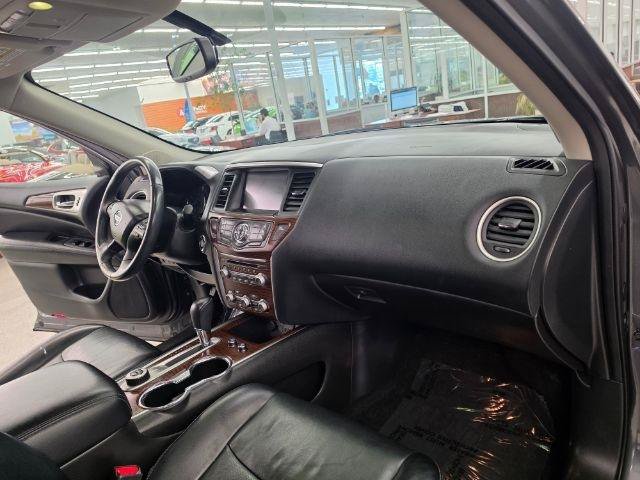 Used 2018 Nissan Pathfinder Platinum AWD/4WD image 8