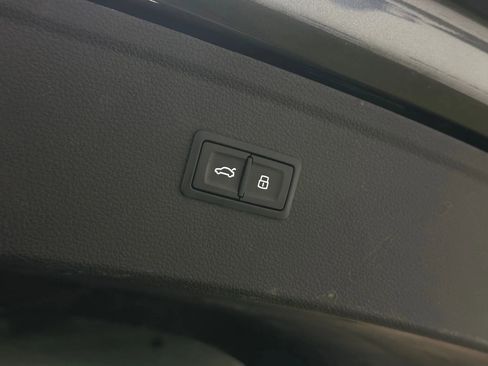 Used 2024 Audi Q5 e Premium Plus w/ Premium Plus Package image 23