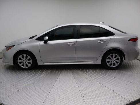 Used 2025 Toyota Corolla LE image 11