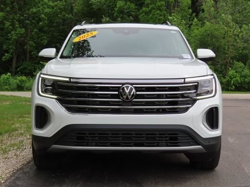 Used 2025 Volkswagen Atlas SE w/ Panoramic Sunroof Package AWD/4WD image 13