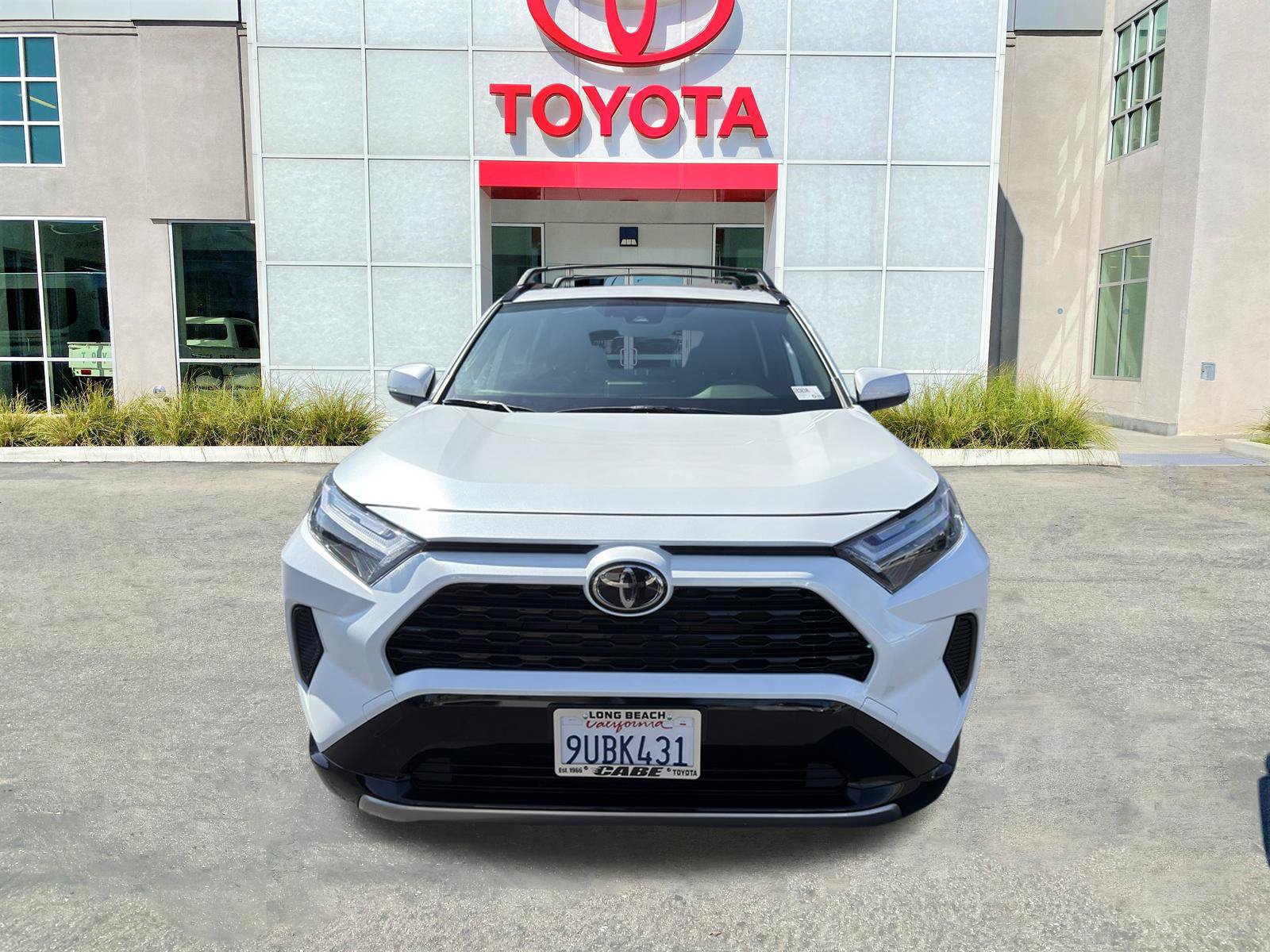 Used 2025 Toyota RAV4 SE w/ Convenience Package AWD/4WD image 3