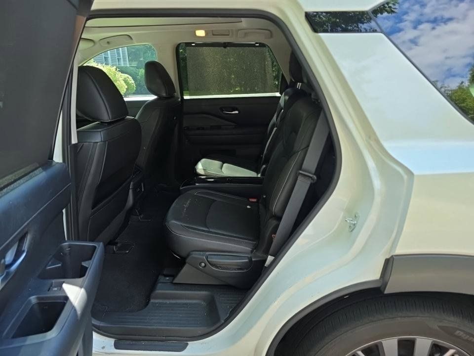 Used 2024 Nissan Pathfinder SL w/ SL Premium Package AWD/4WD image 10