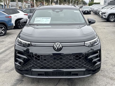 New 2026 Volkswagen Tiguan SE R-Line FWD image 2