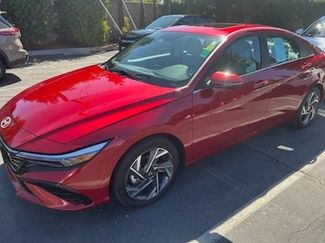 Used 2025 Hyundai Elantra Limited FWD video 2