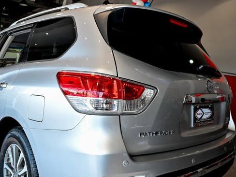 Used 2014 Nissan Pathfinder SL w/ SL Tech Package AWD/4WD image 12