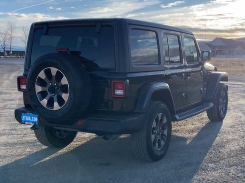 Used 2018 Jeep Wrangler Unlimited Sahara image 9