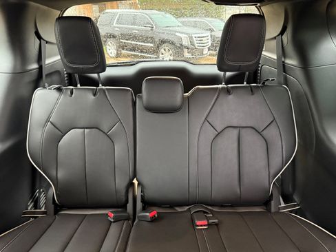 New 2026 Chrysler Pacifica Limited w/ Uconnect Theater Family Group image 13
