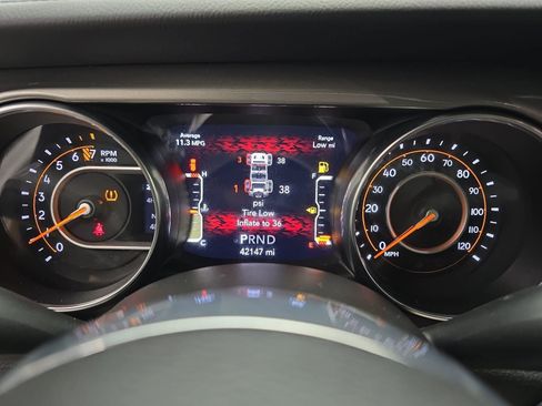 Used 2022 Jeep Wrangler Unlimited Sahara w/ Cold Weather Group AWD/4WD image 16