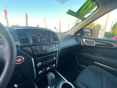 Used 2017 Nissan Pathfinder S image 42