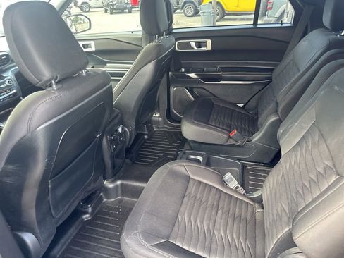 Used 2020 Ford Explorer XLT w/ Class III Trailer Tow Package image 19
